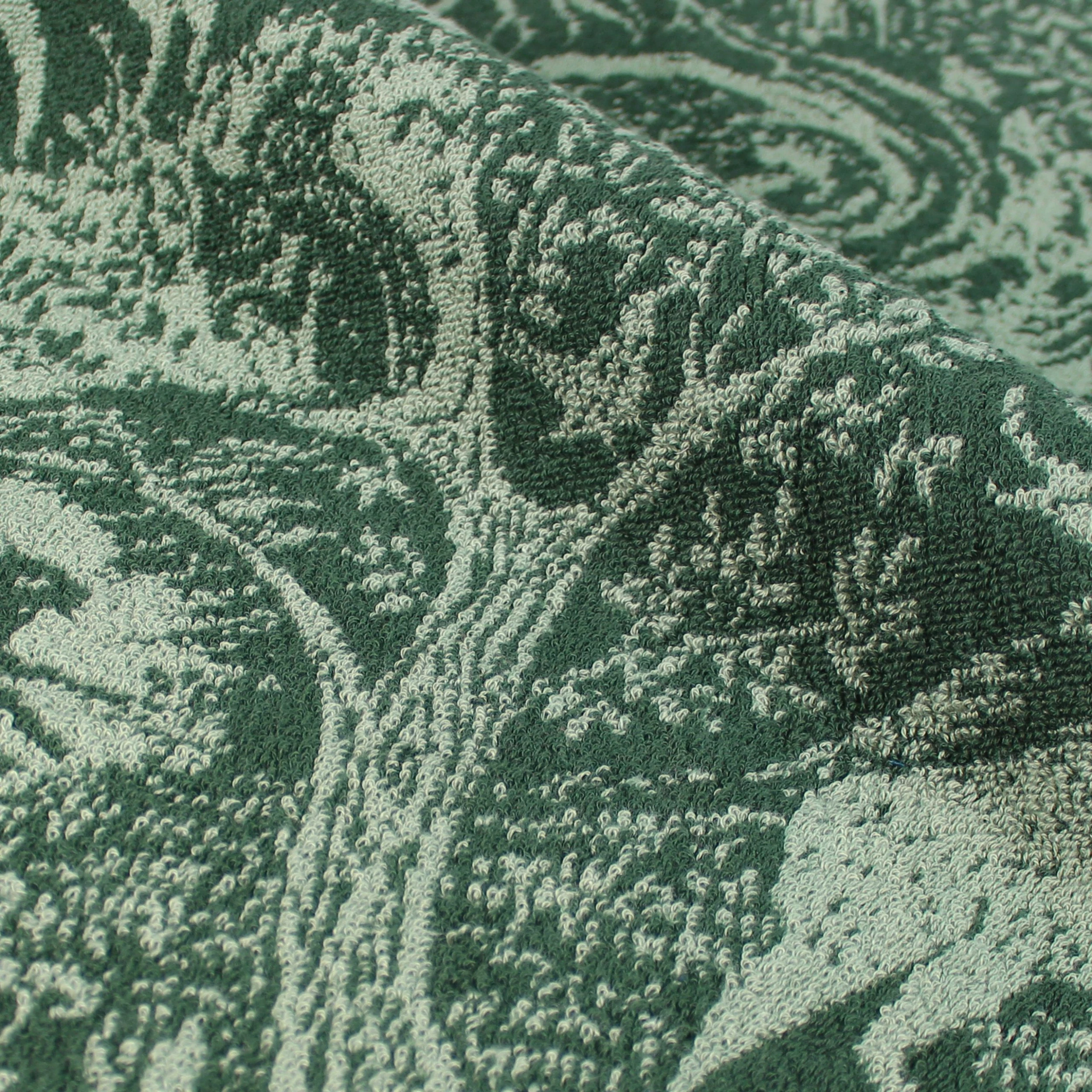 Furn. Winter Woods Animal Jacquard Hand Towel - Emerald 2 Furn. Winter Woods Animal Jacquard Hand Towel - Emerald - Image 2