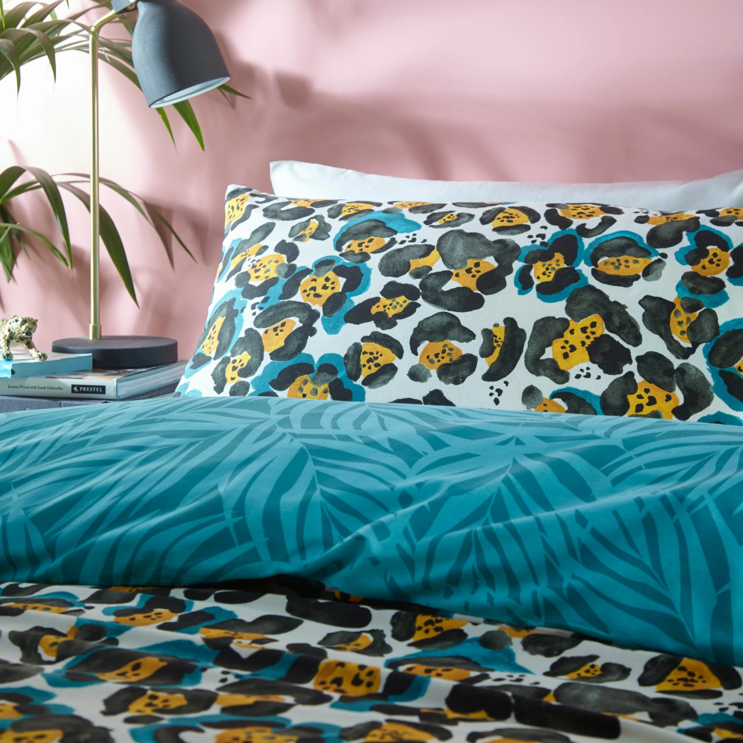 Furn. Ayanna Leopard Print Reversible Duvet Cover Set - Teal 4 Furn. Ayanna Leopard Print Reversible Duvet Cover Set - Teal - Image 4