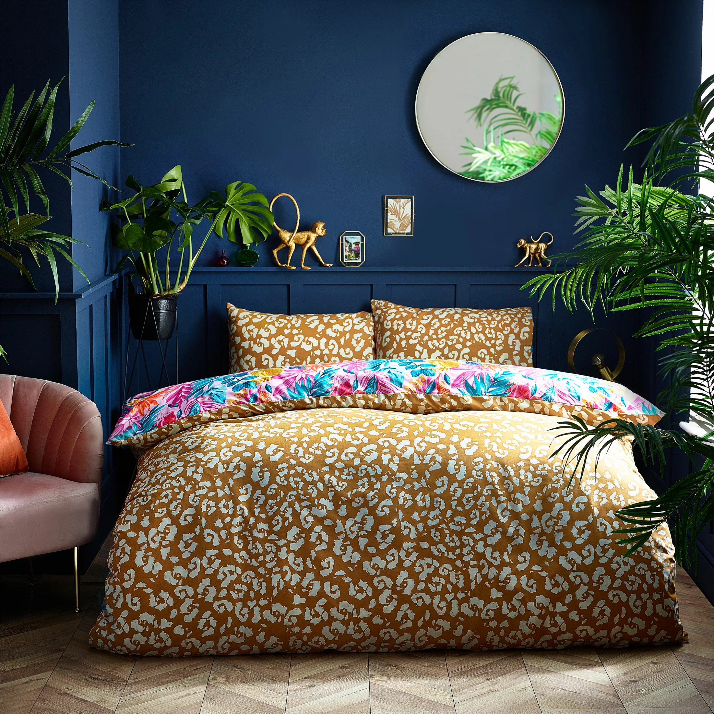 Furn. Psychedelic Jungle Reversible Duvet Cover Set - Pink 2 Furn. Psychedelic Jungle Reversible Duvet Cover Set - Pink - Image 2