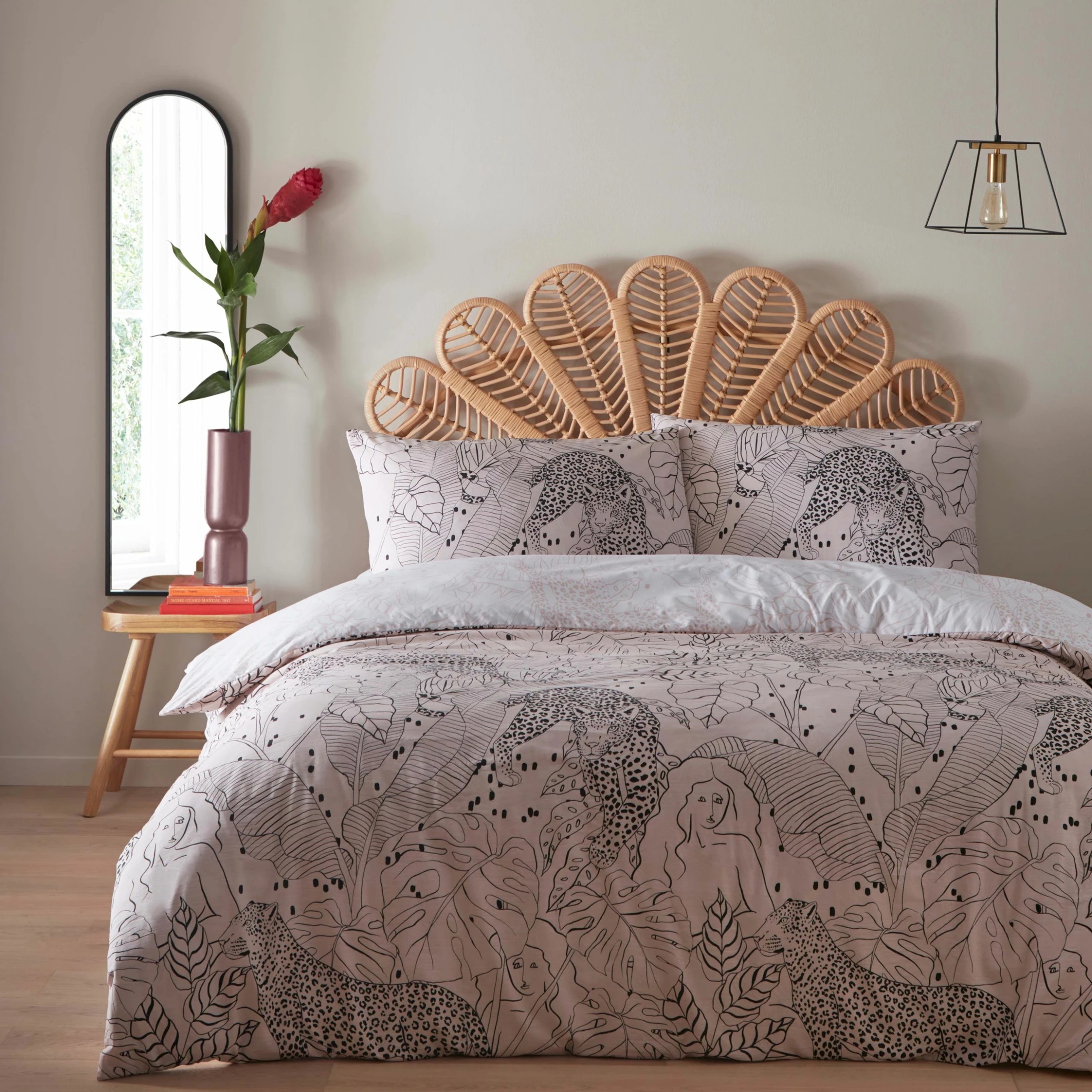 Furn. Aurora Tropical Jungle Duvet Cover Set - Blush 2 Furn. Aurora Tropical Jungle Duvet Cover Set - Blush - Image 2