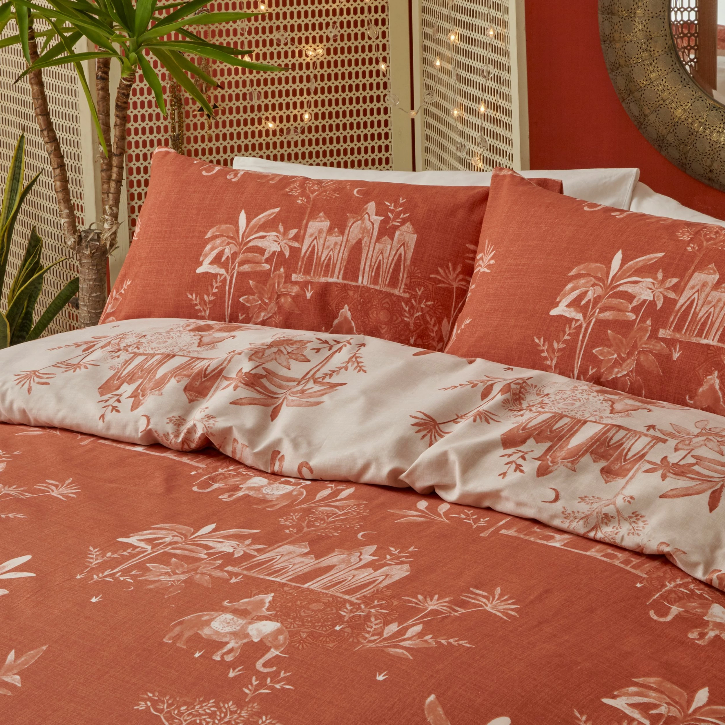 Furn. Jaipur Jungle Reversible Duvet Cover Set - Orange 3 Furn. Jaipur Jungle Reversible Duvet Cover Set - Orange - Image 3