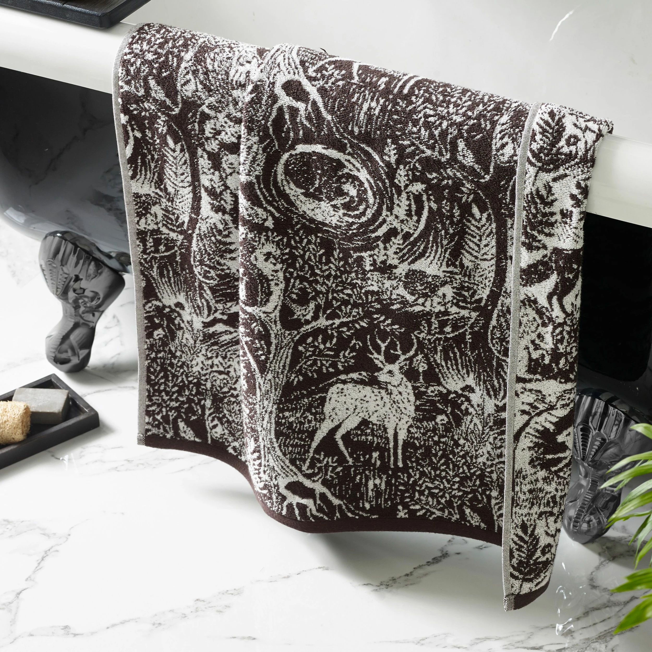 Furn. Winter Woods Animal Jacquard Bath Towel - Charcoal 3 Furn. Winter Woods Animal Jacquard Bath Towel - Charcoal - Image 3