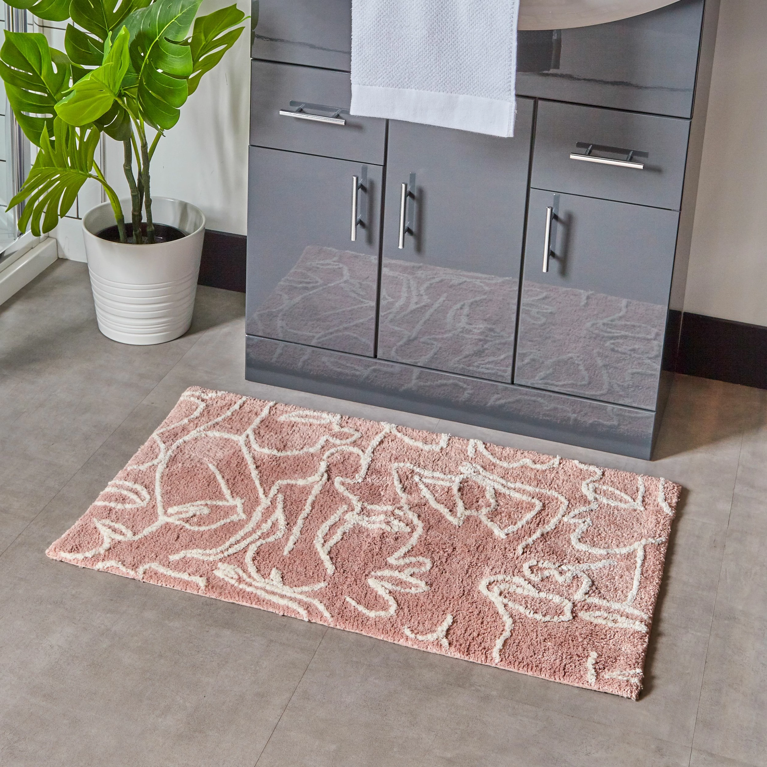 Furn. Everybody Abstract Cotton Tufted Non-Slip Bath Mat - Blush 2 Furn. Everybody Abstract Cotton Tufted Non-Slip Bath Mat - Blush - Image 2